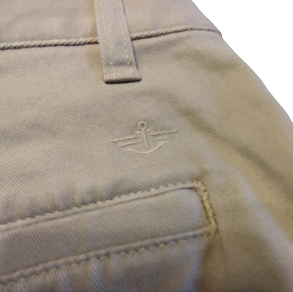 Like new! Dockers sandune khaki classic fit men's shorts W32